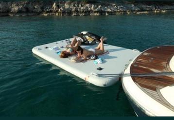 Uniek: Opblaasbaar lounge & yoga deck voor boot of steiger