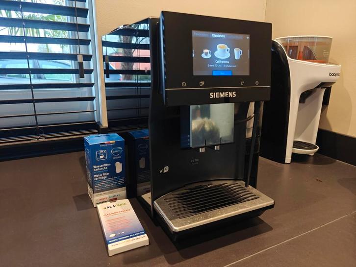 Siemens espressomachine eq700 black, Witgoed en Apparatuur, Koffiezetapparaten, Zo goed als nieuw, Espresso apparaat, Ophalen
