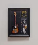 Nirvana Kurt Cobain miniatuur gitaar op lijst wanddeco deco