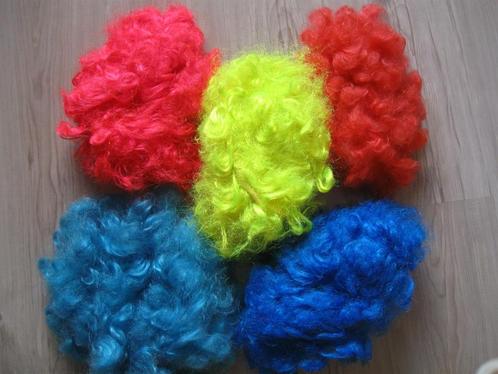 Vijf clownspruiken alle kleuren!, Kleding | Heren, Carnavalskleding en Feestkleding, Gedragen, Accessoires, Ophalen of Verzenden