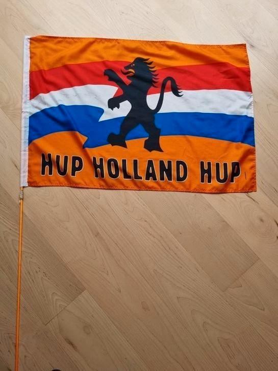 Oranje vlag • Hup Holland Hup • Met stok, Diversen, Vlaggen en Wimpels, Zo goed als nieuw, Ophalen
