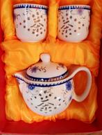 Porseleinen Chinese theepot met kristallen honingraat, Ophalen of Verzenden