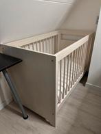 Ledikant gebroken wit, (whitewash houtlook), Ophalen of Verzenden, Zo goed als nieuw, Jongetje of Meisje