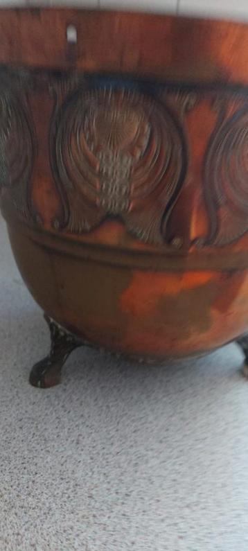 Koperen Plantenpot met Ornamenten beschikbaar voor biedingen