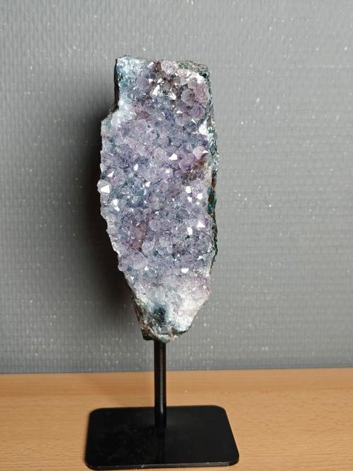 Amethist op standaard nr.38, Verzamelen, Mineralen en Fossielen, Mineraal, Ophalen of Verzenden