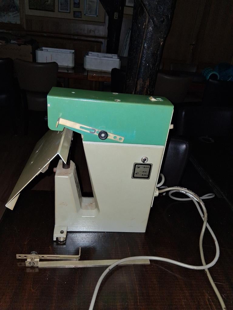 Professionele zadelnietmachine voor  clubblad of dossiers, Ophalen of Verzenden