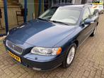 Volvo V70 2.5T 210PK AWD Automaat Edition Classic, Auto's, Volvo, Beige, Traction-control, Blauw, Leder en Stof