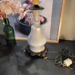 Vintage lamp met wit glas en messing details, Ophalen of Verzenden