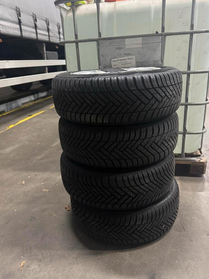 Fiat 500 4-Seizoenen Banden Set, Auto-onderdelen, Banden en Velgen, Banden en Velgen, All Season, 15 inch, 185 mm, Personenwagen