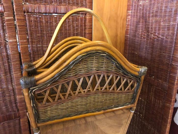 Vintage Rotan Krantenbak / Lectuurbak / Magazineholder., Huis en Inrichting, Woonaccessoires | Krantenbakken en Lectuurbakken