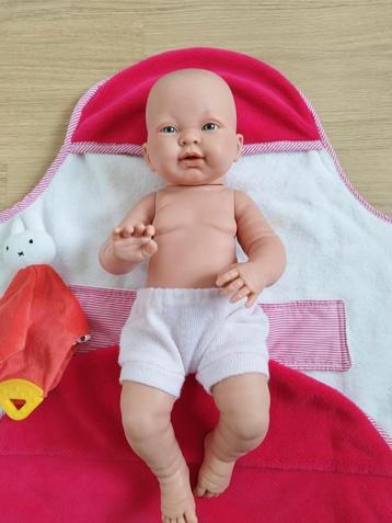 Babypop 50cm met plastic lijfje beschikbaar voor biedingen