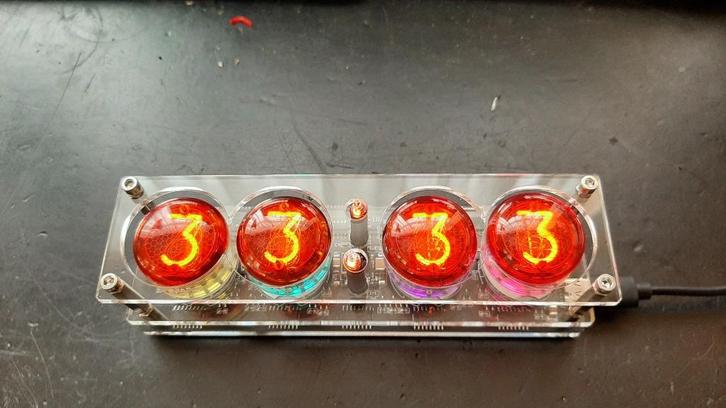 Nixie klok, Huis en Inrichting, Woonaccessoires | Klokken, Nieuw, Wekker of Tafelklok, Digitaal, Ophalen of Verzenden