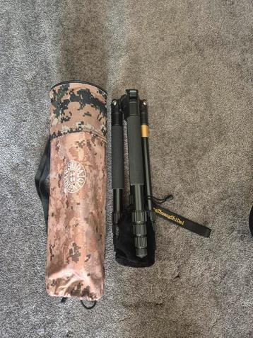 Mooie tripod beschikbaar voor biedingen