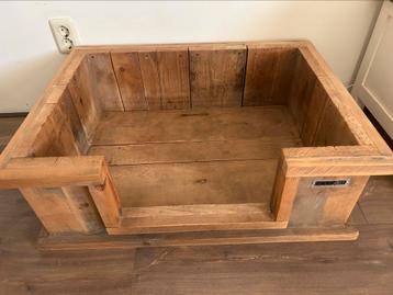 Hondenmand stijgerhout 80 x 60 beschikbaar voor biedingen