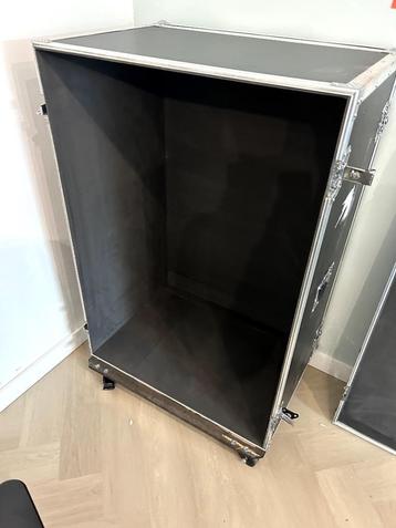 Grote flightcase op wielen - ideaal voor transport en opslag beschikbaar voor biedingen