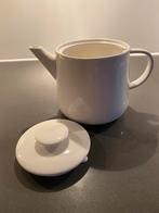 Theepot wit aardewerk, Huis en Inrichting, Overige typen, Ophalen of Verzenden, Zo goed als nieuw, Overige stijlen