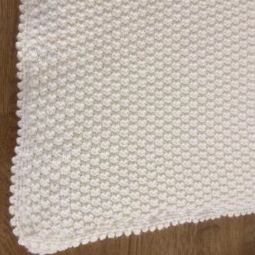 Gebreid ivoor kleurig katoenen dekentje voor  baby beschikbaar voor biedingen