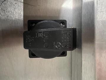 Stekker, inbouw, PCE Chassis Connector with Cover beschikbaar voor biedingen