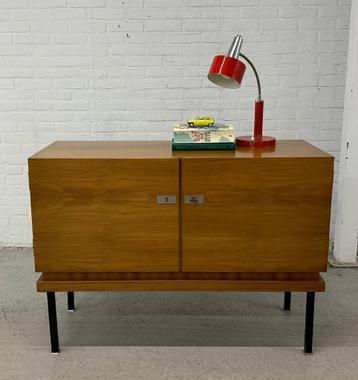 Vintage dressoir beschikbaar voor biedingen