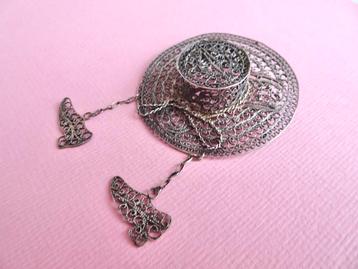 jw Art Deco 20s zilver filigrain hoed schoenen broche antiek beschikbaar voor biedingen