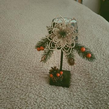 Kerststukje op tafellamp  beschikbaar voor biedingen