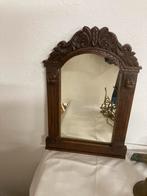 Toogvormige spiegel in gebeeldhouwd frame met leeuwenkopjes, Antiek en Kunst, Antiek | Spiegels, Overige vormen, Minder dan 100 cm