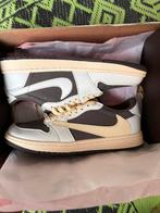 Travis Scott Reverse Mocha - Maat 43, Ophalen of Verzenden, Zo goed als nieuw, Bruin, Sneakers of Gympen