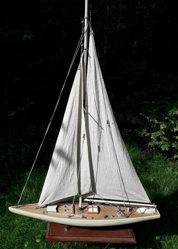 Model zeilboot modelzeilboot zeiljacht Amati Rainbow 1934 beschikbaar voor biedingen