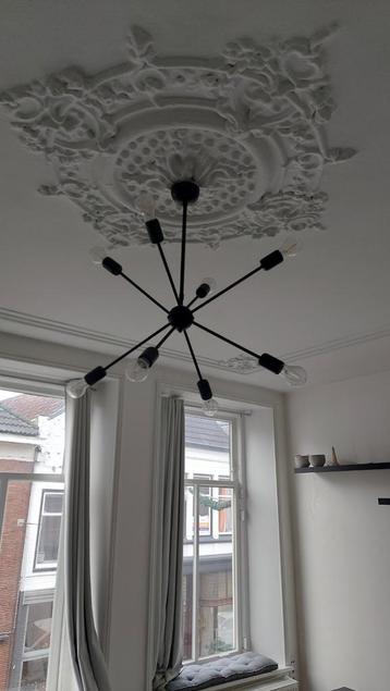 Moderne zwarte woonkamer lamp