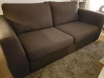 Mooie bruine driezitsbank.