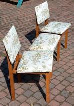 Vintage stoelen met voetenbankje / bijzettafel, Ophalen, Zo goed als nieuw, Twee