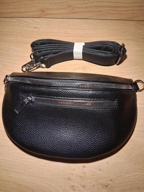 zwarte leatherlook crossbody heuptas met ritsjes, Sieraden, Tassen en Uiterlijk, Tassen | Schoudertassen, Zwart, Ophalen of Verzenden