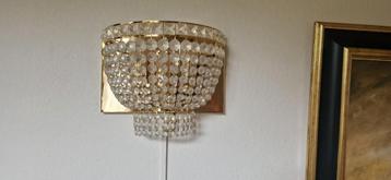 Antieke kristallen wandlamp beschikbaar voor biedingen