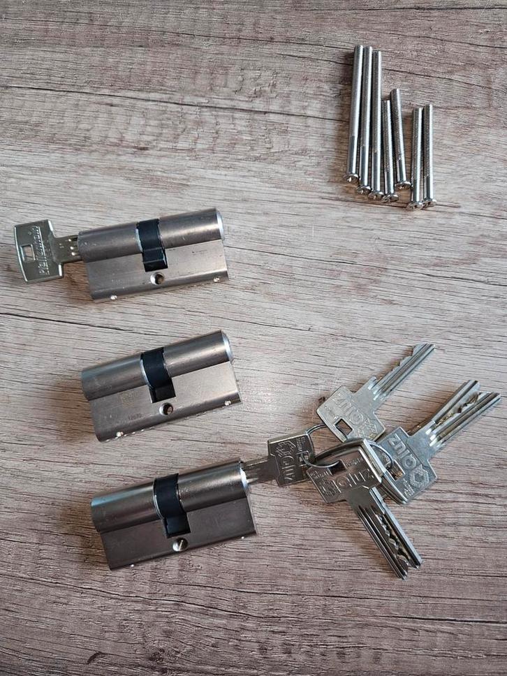 Set van 3 Cilindersloten met Sleutels, Doe-het-zelf en Verbouw, Hang- en Sluitwerk, Zo goed als nieuw, IJzer, Ophalen of Verzenden