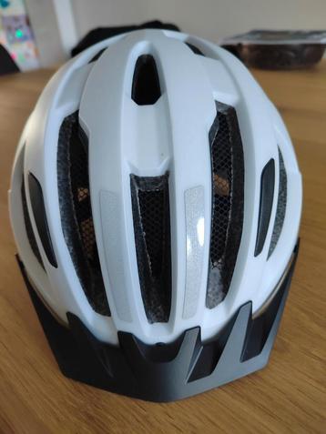 FIETSHELM  beschikbaar voor biedingen