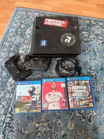 PS4 met 2 controllers en 4 games beschikbaar voor biedingen