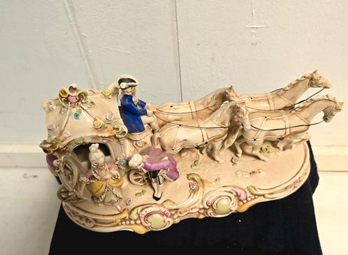 Porseleinen beeld koets met paarden, Antiek en Kunst, Antiek | Porselein, Ophalen of Verzenden