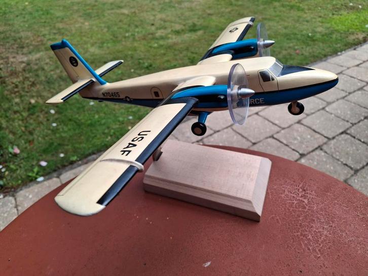 Twin Otter model 1:50 vintage, Verzamelen, Luchtvaart en Vliegtuigspotten, Zo goed als nieuw, Schaalmodel, Ophalen of Verzenden