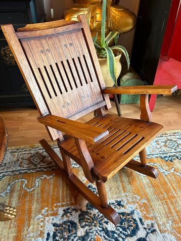 Oude Narra schommelstoel