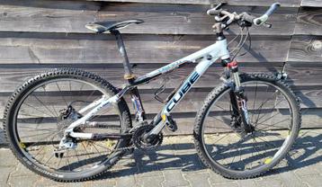 MTB – Cube team 260 wit/zwart – maat 26” beschikbaar voor biedingen