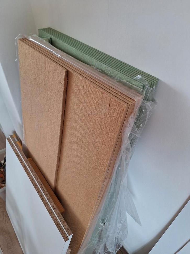 Aangebroken pakken ondervloer: bruin (10mm) en groen (7mm), Doe-het-zelf en Verbouw, Platen en Panelen, Gebruikt, Overige materialen