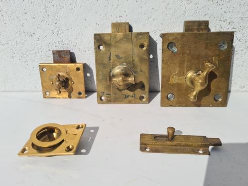 Antiek messing Sloten 3x kistslot 1 luikring 1 schuifslotje, Antiek en Kunst, Antiek | Meubels | Kasten, Ophalen of Verzenden