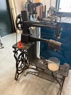 ZEER OUDE LEER NAAIMACHINE WERKT NOG, Antiek en Kunst, Antiek | Naaimachines, Ophalen