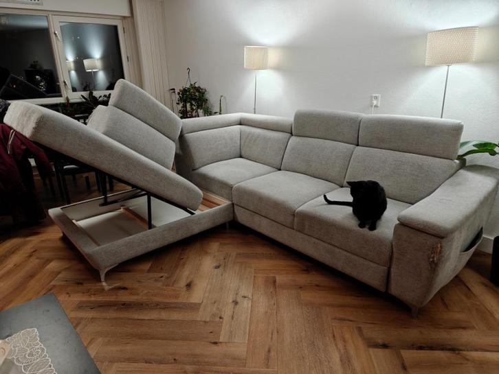 Hoekbank met slaapfunctie en opbergruimte – 266x225 cm, Huis en Inrichting, Banken | Bankstellen, Gebruikt, Hoekbank, Vierpersoons of meer