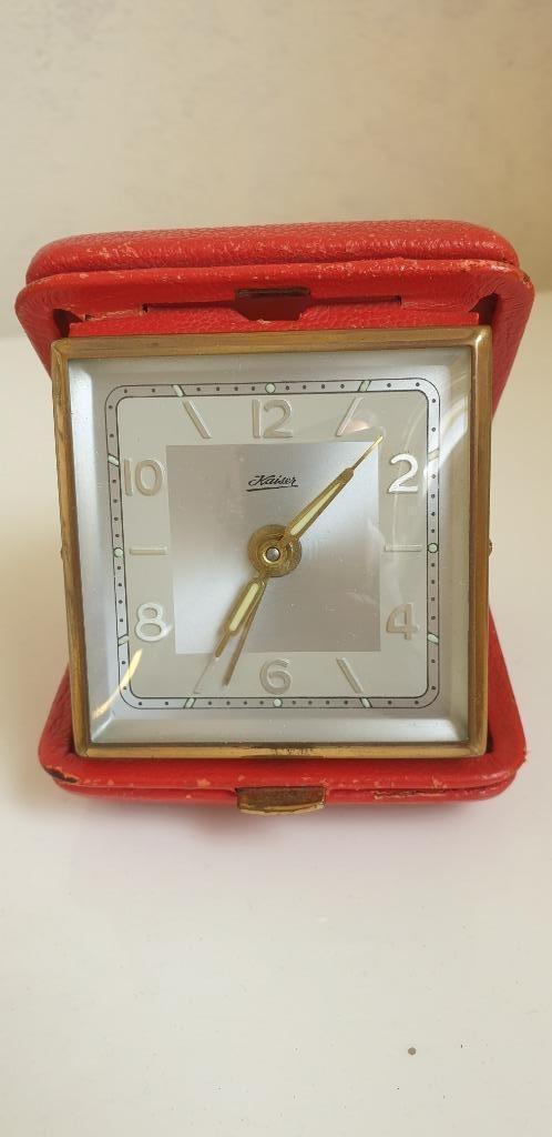 Vintage opwindbare KAISER reiswekker (rood), Witgoed en Apparatuur, Wekkers, Gebruikt, Analoog, Ophalen of Verzenden