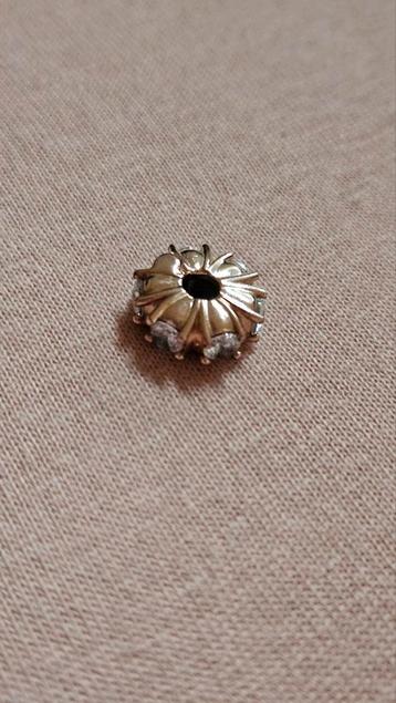Pandora rose clip beschikbaar voor biedingen