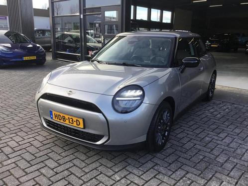 Mini Mini Cooper E Essential 40.7 kWh NIEUW!, Auto's, Mini, Bedrijf, Te koop, Cooper, ABS, Achteruitrijcamera, Airbags, Airconditioning