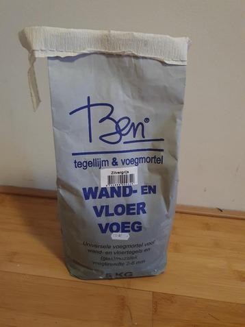 Ben wand- en vloervoeg beschikbaar voor biedingen