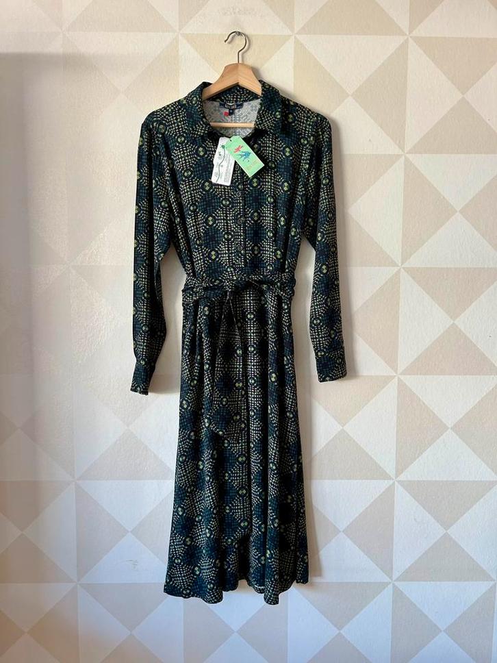 King Louie Sheeva Dress midi jurk groen grafisch M/38 NIEUW, Kleding | Dames, Jurken, Nieuw, Maat 38/40 (M), Groen, Onder de knie