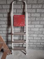 trap / huishoudtrap met 4 treden , gaat weg wegens v, Doe-het-zelf en Verbouw, Ladders en Trappen, Ophalen, Minder dan 2 meter